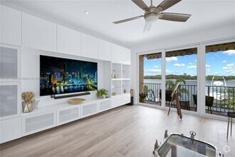 Building Photo - 4234 N Ocean Dr