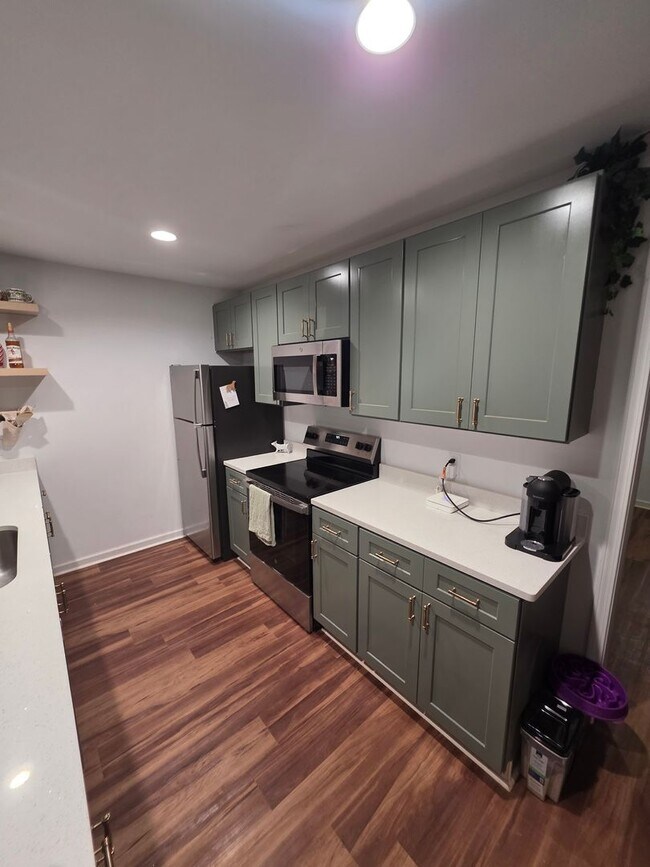 Foto del edificio - 214 Charleston Dr