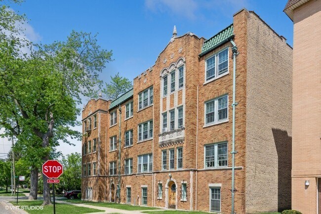 Building Photo - 6885 N Overhill Ave