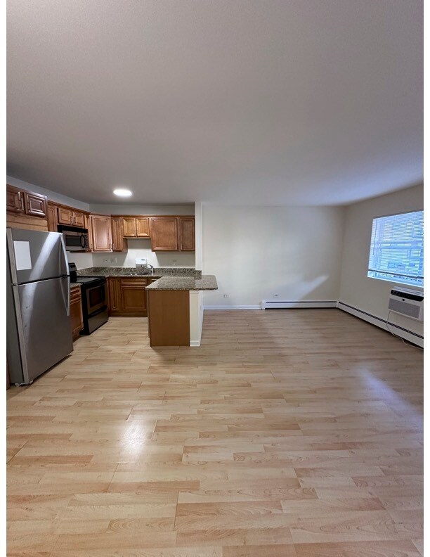 Foto del edificio - 1004 Des Plaines Ave