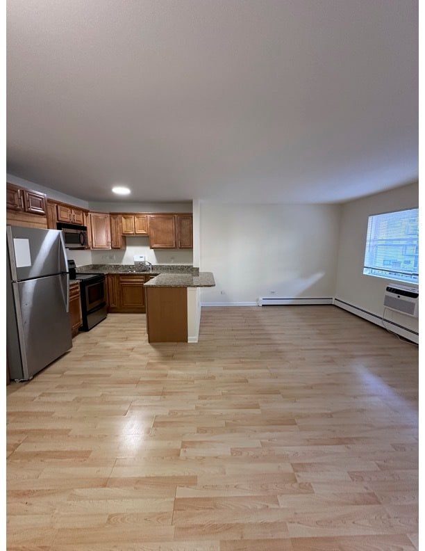 Building Photo - 1004 Des Plaines Ave