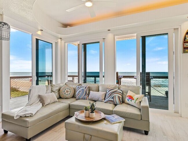 Foto del edificio - 6618S / Little Latitude / Oceanfront Home
