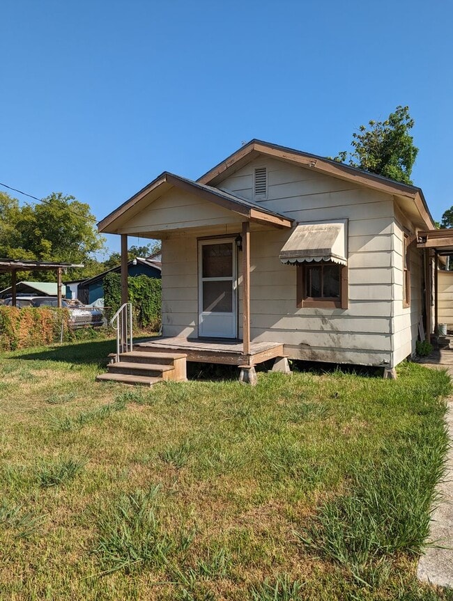 Foto del edificio - 3 Bed 1 Bath Cozy Home