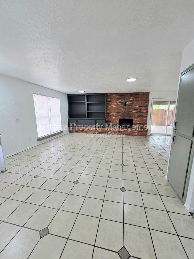Photo - 530 Westwood Ct Townhome