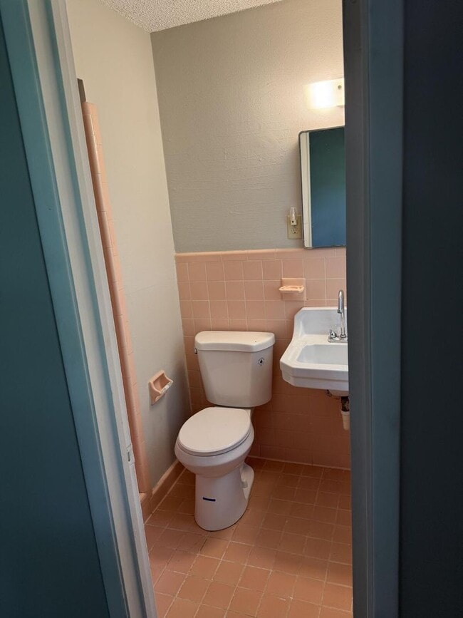 Building Photo - "Charming 4-Bedroom with 2 Baths in Topeka...
