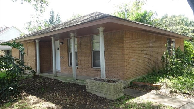 Building Photo - 4009 Newshire Dr