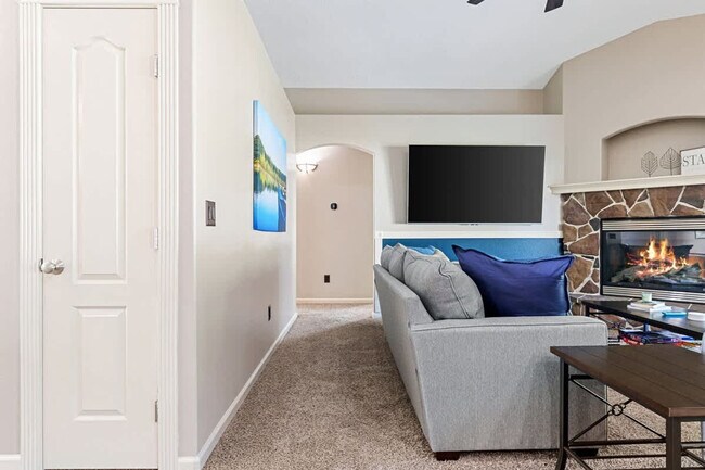 Building Photo - 2480 W San Remo Ct