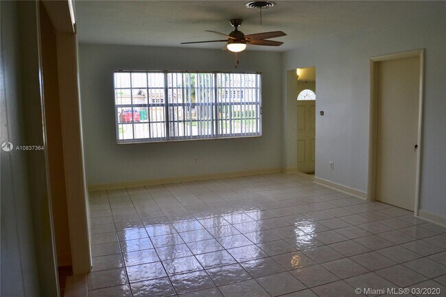 Foto del edificio - 18920 NW 19th Ave