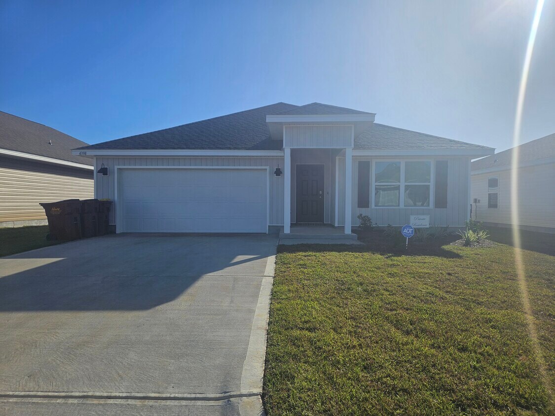 Primary Photo - 4398 Redbay Court