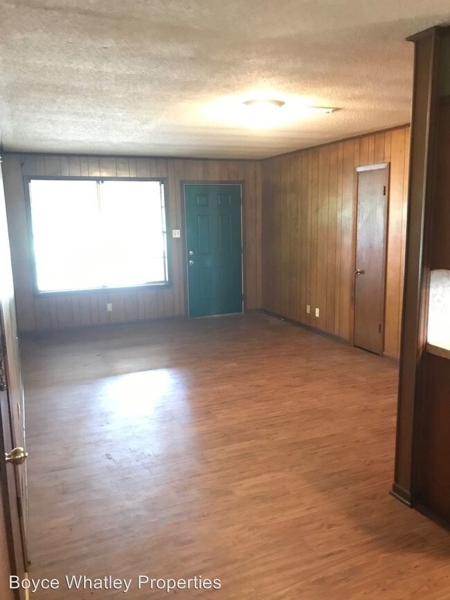 Building Photo - 3 br, 1.5 bath House - 813 Dogwood Tr.
