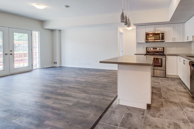Building Photo - 403 Westwood Dr