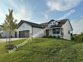 Building Photo - 1628 SW Buckthorn St
