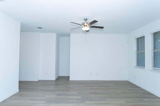 Foto del edificio - Big Yard, Big Comfort — Your Little Elm Home Awaits!