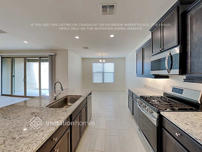 Foto del edificio - 694 W Belmont Red Trail
