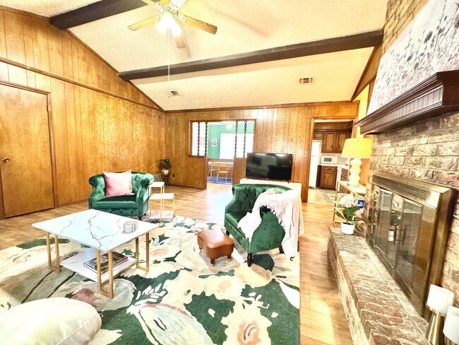 Building Photo - 4409 75th Dr