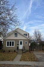 Building Photo - 30 W 1st St