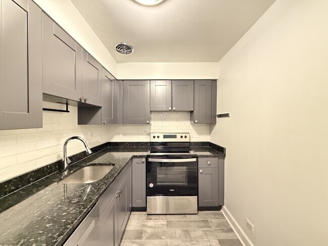Foto del edificio - 3825 N Pine Grove Ave