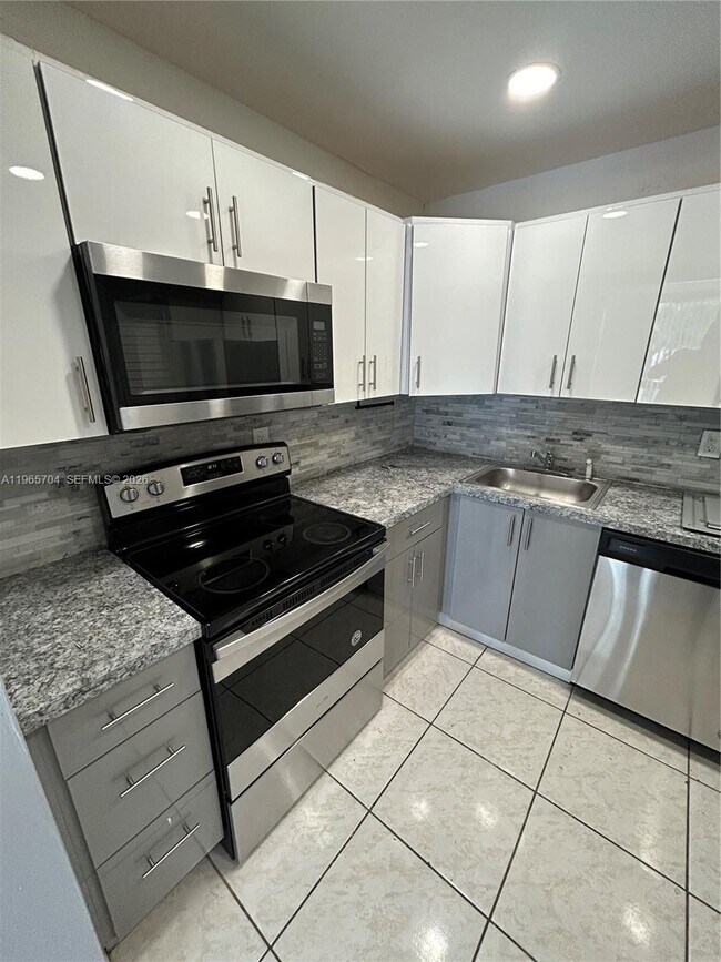 Foto del edificio - 8311 SW 142nd Ave