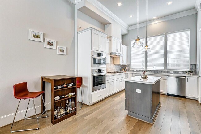 Foto del edificio - 1216 Timbergrove Park St