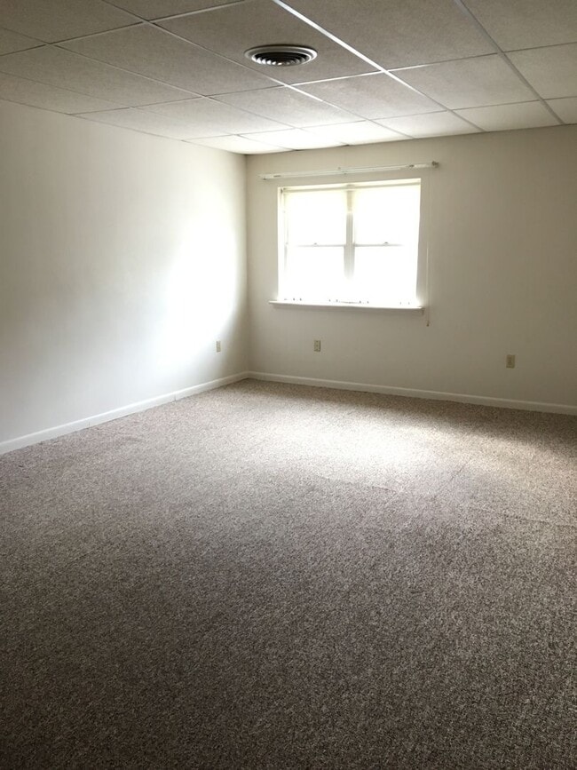 Foto del edificio - 613 W Broadway