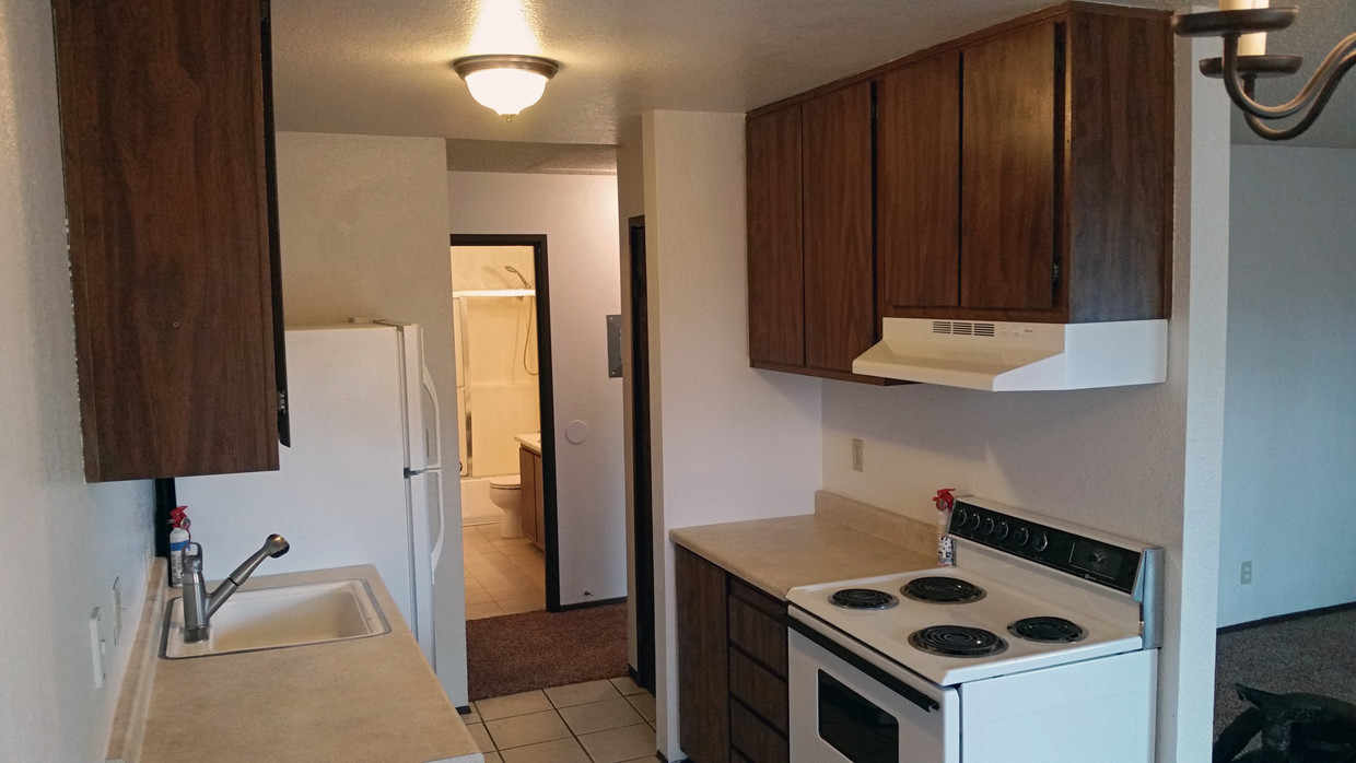 Kitchen - 4604 Neil Rd