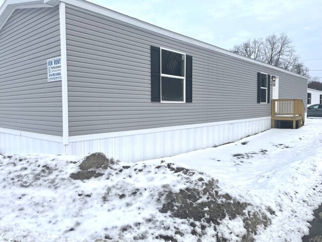 Building Photo - 6621 W Ridge Rd