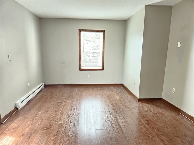 Building Photo - 453 Pond St