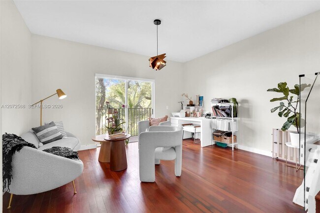 Foto del edificio - 738 NE 90th St