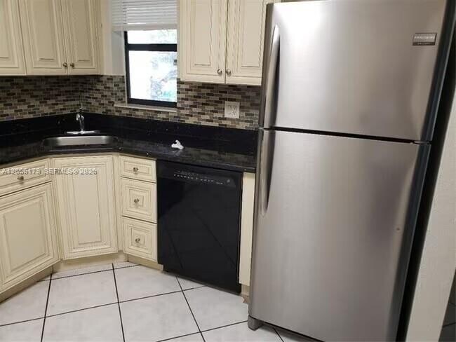 Building Photo - 3837 Carambola Cir N