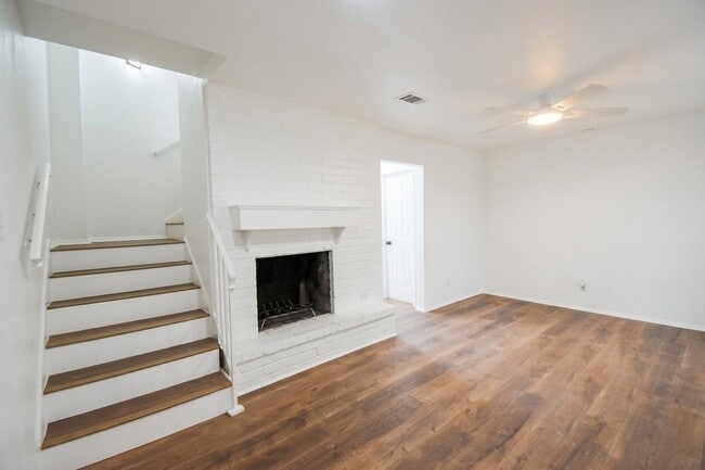 Building Photo - 433 Sunset Dr