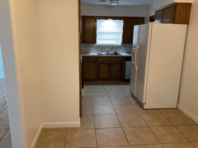 Building Photo - 3bd 2ba 2 car