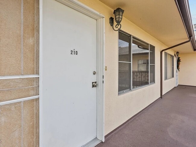 Building Photo - 312 N Louise St