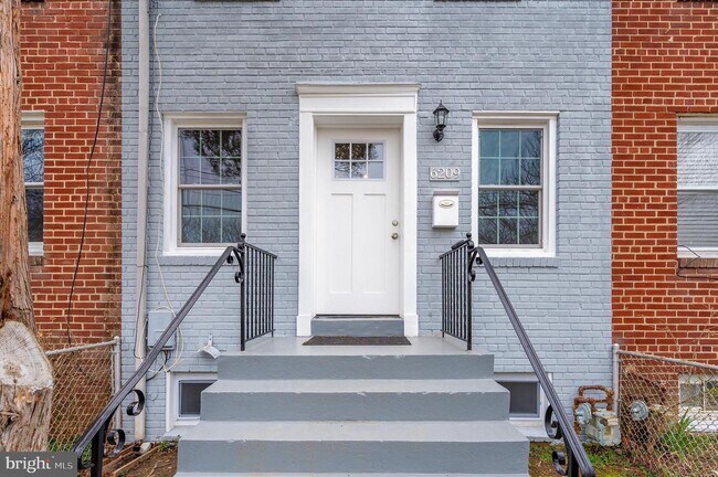 Building Photo - 6209 Kansas Ave NE