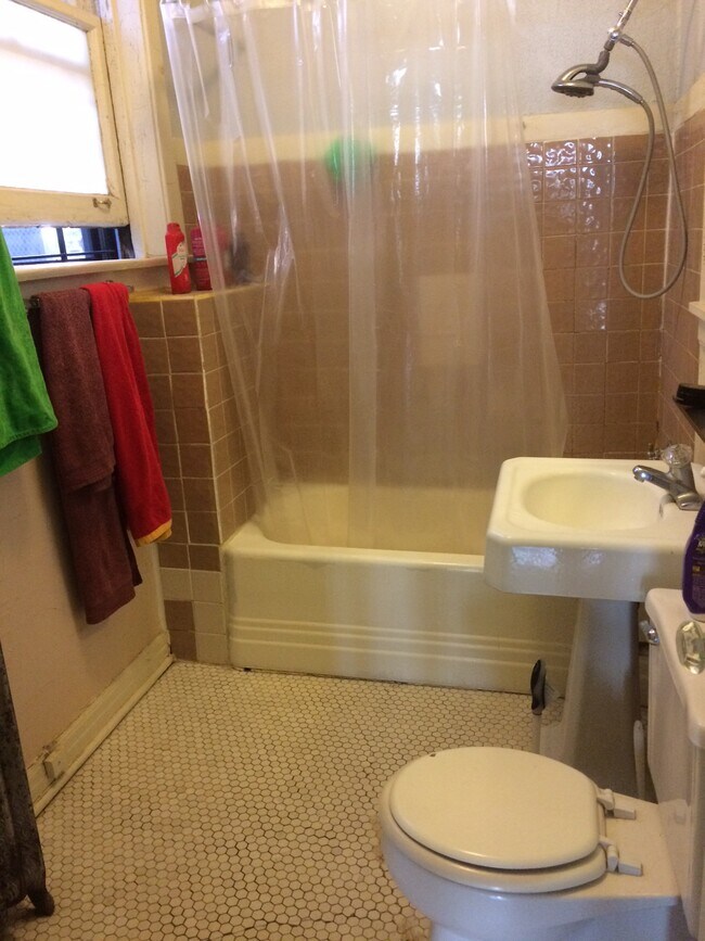 Bath Room - 4501 N Beacon St