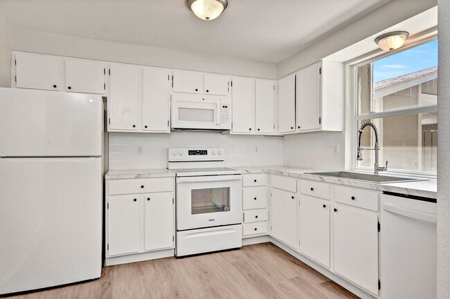 Foto del edificio - 3110 Cherry Ln