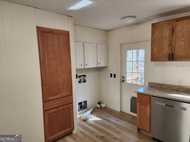 Building Photo - 918 Roscoe Davis Rd