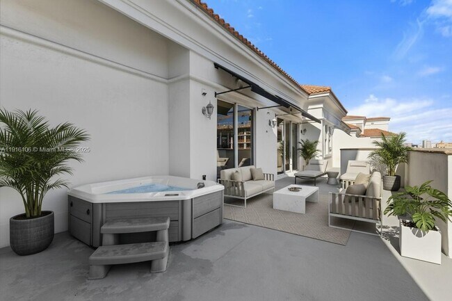 Building Photo - 4100 Salzedo St