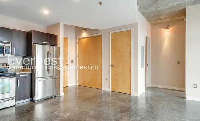 Foto del edificio - 2 Bed/2 Bath Condo with Modern Amenities / Coming Soon!