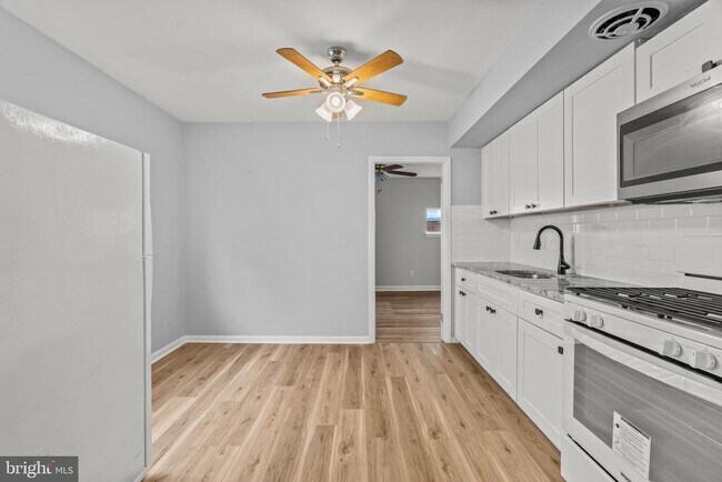 Building Photo - 6017 N 11th St