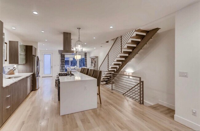 Foto del edificio - 3528 Stuart St