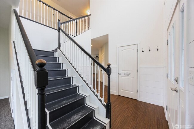 Foto del edificio - 4 bed, 3.5 bath home in cul-de-sac