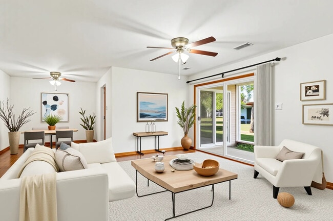 Building Photo - 1316 E Evergreen Dr