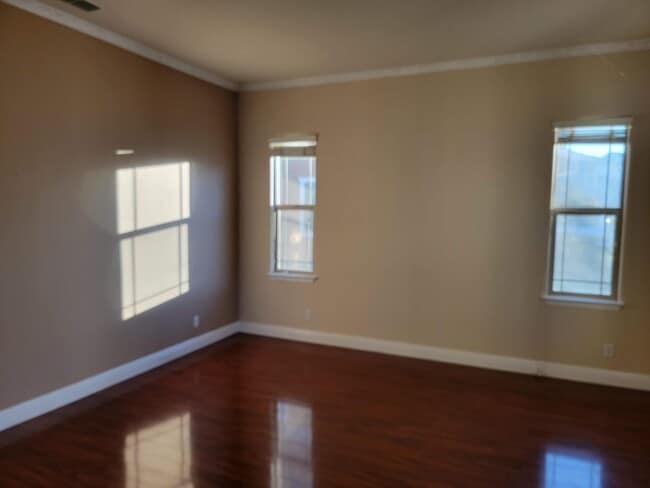 Foto del edificio - 469 Hawk Dr