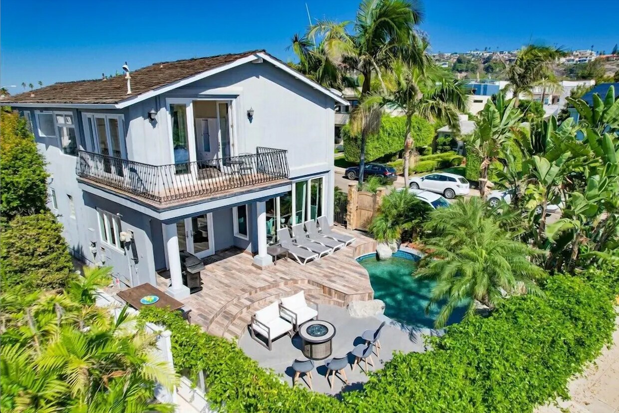 Primary Photo - Luxury Bird Rock Retreat | 3BR Oasis w/ Po...