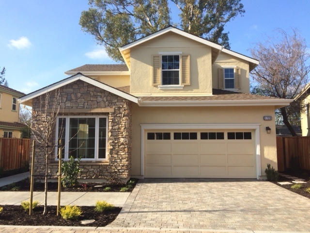 Primary Photo - Beautiful home built in 2015. Great locati...