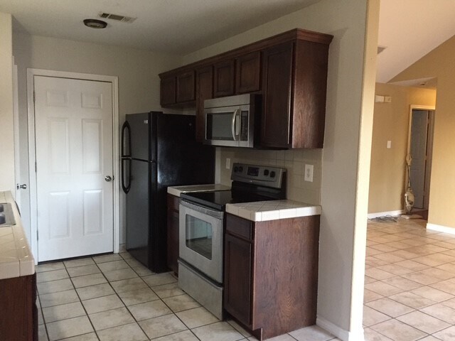 Foto del edificio - 3402 Warfield Dr