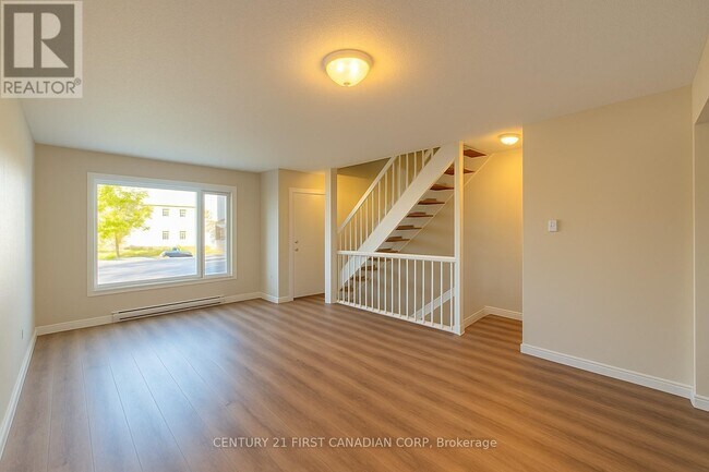 Building Photo - 475 Sandringham Crescent