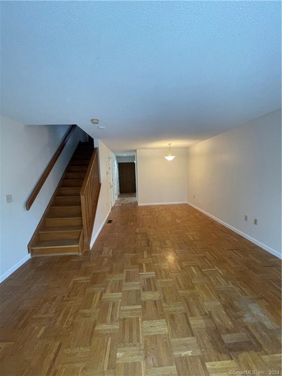 Foto del edificio - 6 Courtland Dr
