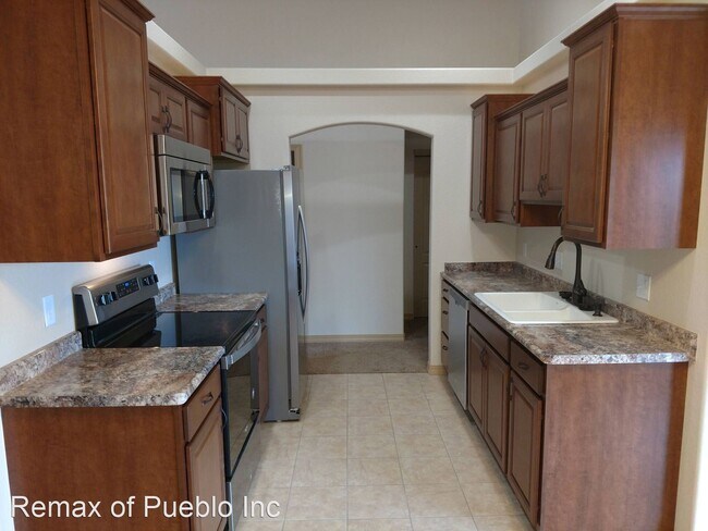 Building Photo - 3 br, 2 bath House - 2224 South Dr.