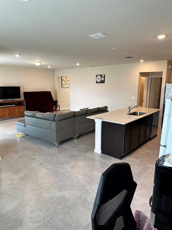 Foto del edificio - 2102 Charming Ave